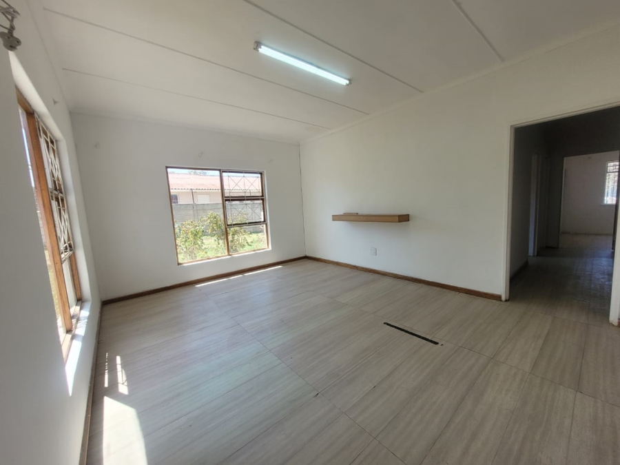 To Let 3 Bedroom Property for Rent in Humansdorp Eastern Cape
